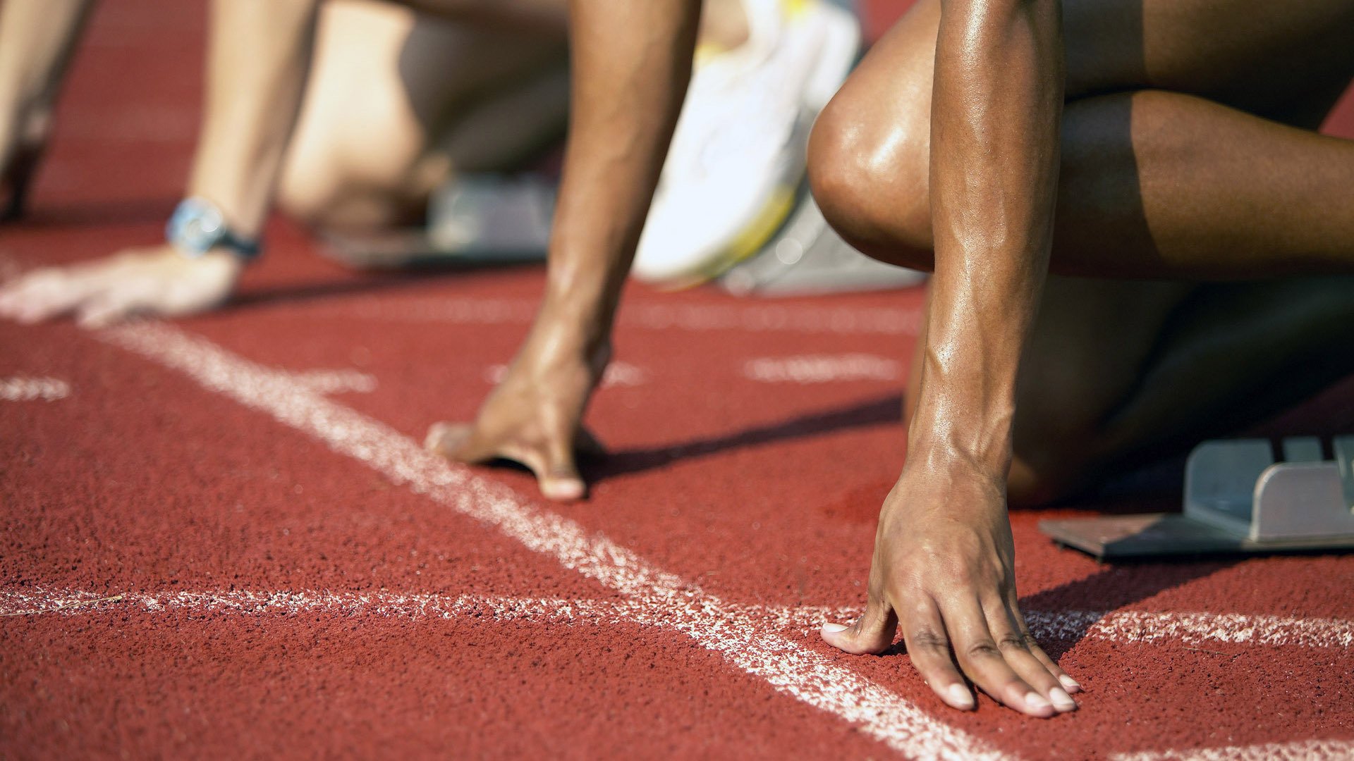 足球比赛场面技术高超，赛况备受瞩目，足球比赛场景